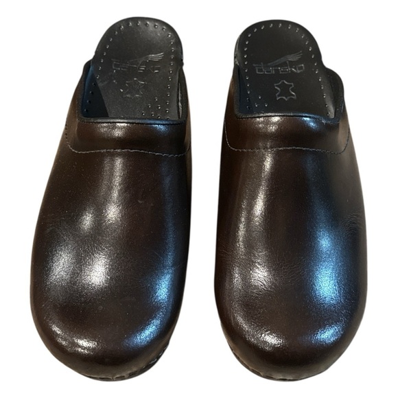 Like New - Dansko Professional Brown Clog - size 6.5-7 - Picture 3 of 5